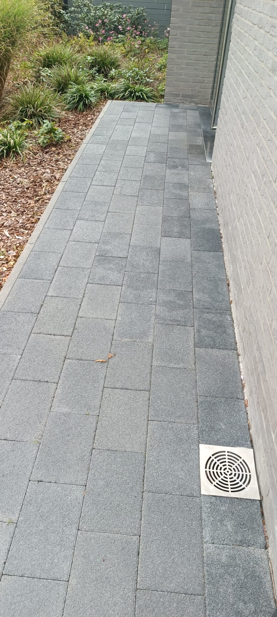 Waterdoorlatende betonklinkers